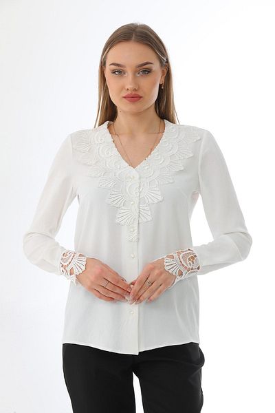 Loom Boutique Plus Size Women's V-Neck Lace Garnished Shirt G0029