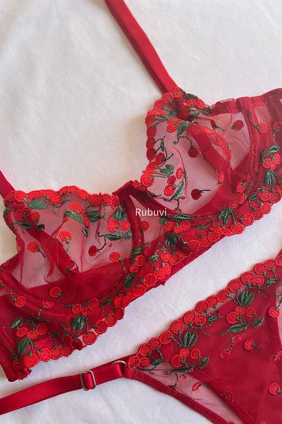 Rubuvi Cherry Red Floral Embroidered Brode Underwire Ruched Tulle Bra Set
