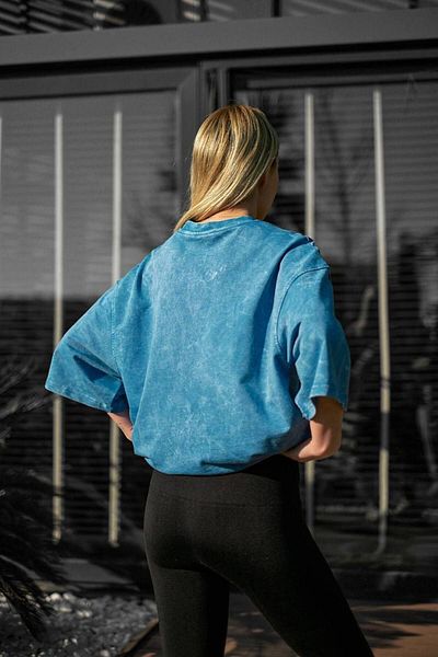 İLKCET MODA Унисекс тениска от пениран памук с детайли за пране