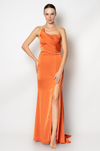 RENGIN Göğsü verev pileli straplez saten abiye elbise