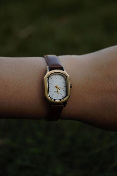 QUARTZ Brand Vintage Antique Gold Steel Case Minimal Wristwatch