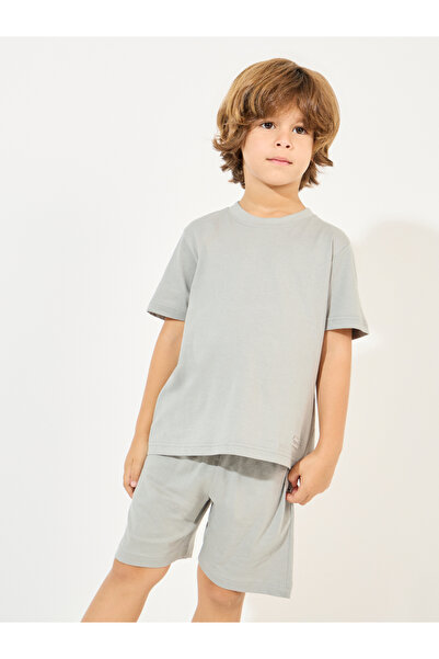 Styli Solid Round Neck T-Shirt & Shorts Set