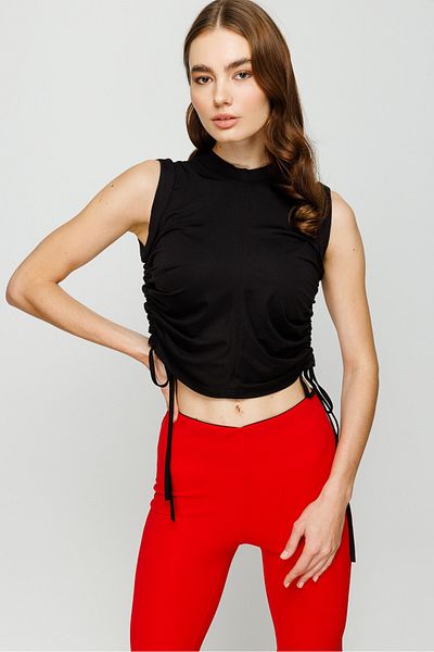 On Fashion Crop cu gâtul în formă de adunare pe laterale-negru
