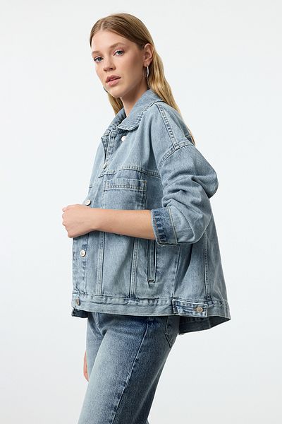 Trendyol Collection Übergroße blaue Jeansjacke - TWOAW25CE00045