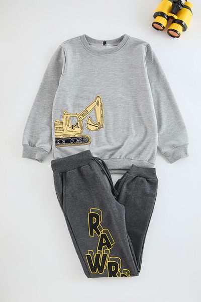 TRENDYOLKIDS Grauer, bedruckter Baumwoll-Strick-Unterteil-Top-Anzug für Jungen TKDAW25AU00037