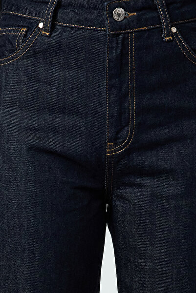 Trendyol Collection Sötétkék magas derekú Mom Jeans TWOAW25JE00081
