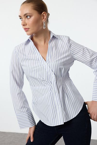 Trendyol Collection Blau Gestreift - Seitliche Knopfleiste DetailliertRegularShirt Twoaw25go00104