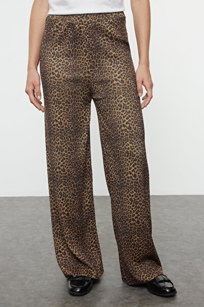 Trendyol Collection Spodnie z dzianiny w panterkę, camelowe wzory - Twoaw25pl00001