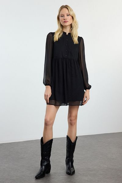Trendyol Collection Černé zimní šaty s hladkým popruhem TWOAW25EL00352