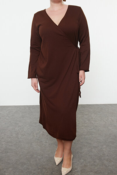 Trendyol Curve Φόρεμα μίντι μήκους καφέ πλεκτό - Διπλό στήθος και δέσιμο με λεπτομέρειες TBBAW25AH00062