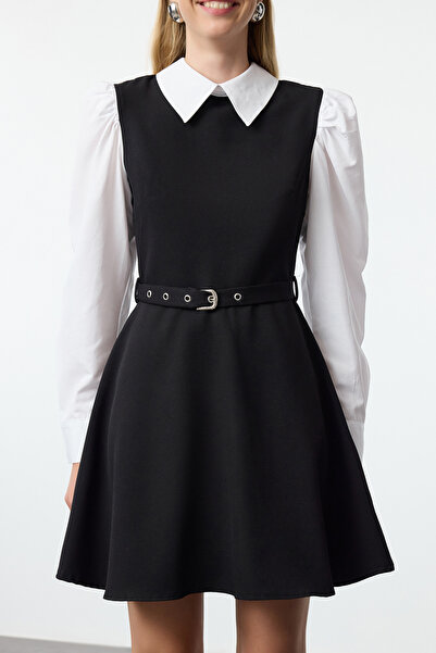 Trendyol Collection Μίνι υφαντό φόρεμα με λεπτομέρεια πουκάμισου με μαύρη ζώνη TWOAW25EL00398