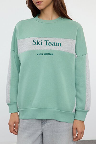 Trendyol Collection FleeceSloganVyšívanáMátováRegular Pletená mikina- Twoaw24sw00117