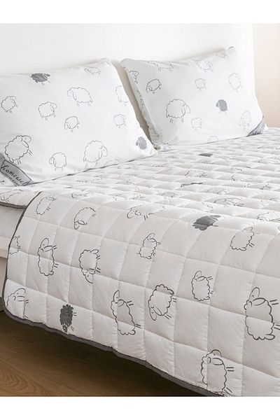 homewell Single Premium English Wool - 100% Pure, Hypoallergenic and Washable, Quilt Lamb Pattern