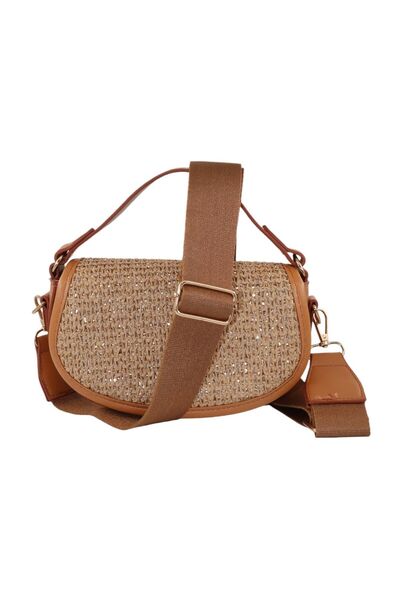 KEEBA حقيبة كتف و يد نسائية بلون الجمل - حقيبة كروس بحزام