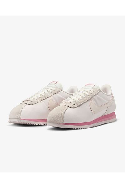 Nike حذاء رياضي نسائي وردي اللون من Cortez