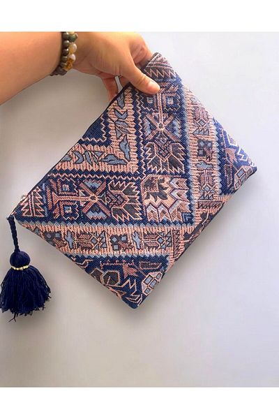 nuggita handmade crafts Тъмносин плетен клъч с етнически шарки - Чанта с клъч
