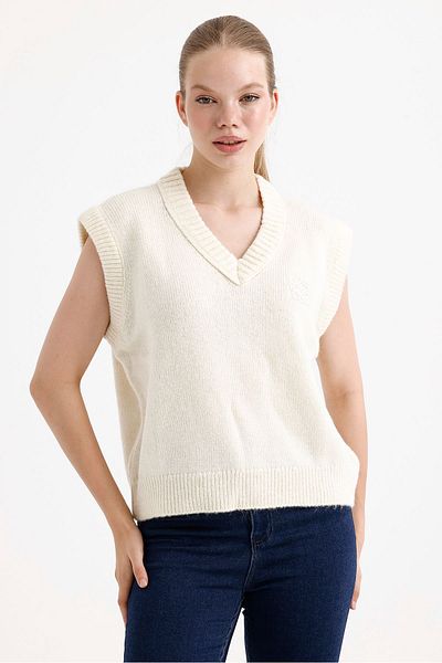 fujya Women's Embroidered V-Neck Cream Sweater