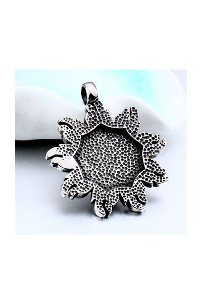 daisybydaisy Red Stainless Steel Sun Necklace - Eye Detail