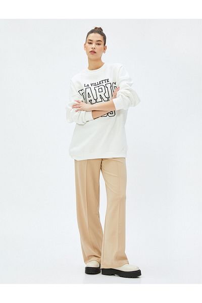 Koton Rundhals-Sweatshirt mit College-Stickerei und langen Ärmeln