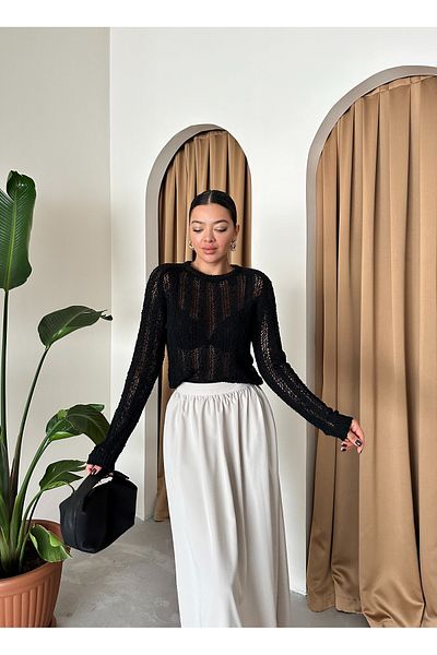 Laluvia Schwarze Strickbluse – Spinnennetz-Detail