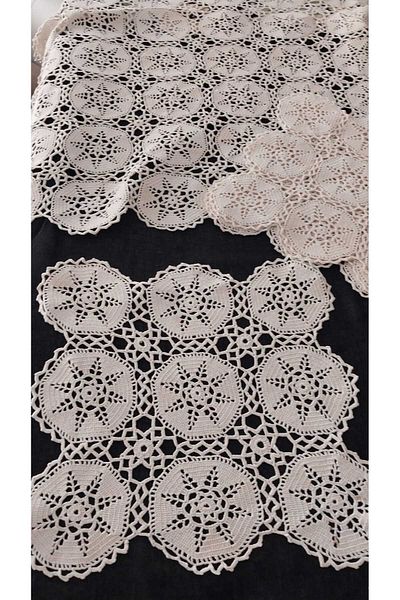 Papatyam 4 Pcs Lace Napkin and 1 Pcs Lace Hand Set - Vintage Cotton Lounge Set