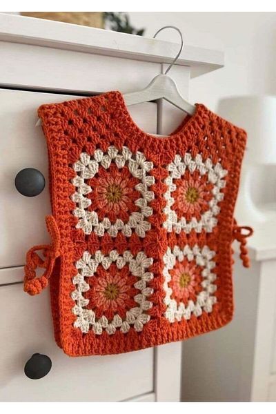 El örgüsü Children's Sweater - Hand Knitted Motif Detail