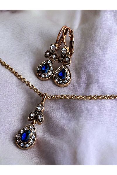 FAYRA ACCESSORIES Small Water Drop Crystal Rhinestone Necklace and Dangle Earrings Set