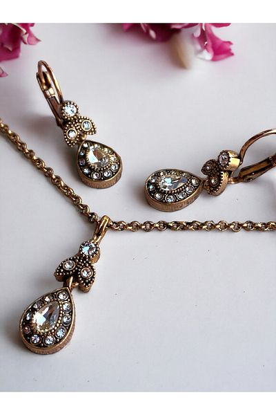 FAYRA ACCESSORIES Small Water Drop Crystal Rhinestone Necklace and Dangle Earrings Set