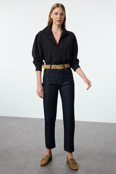 Trendyol Collection Sötétkék magas derekú Mom Jeans TWOAW25JE00081