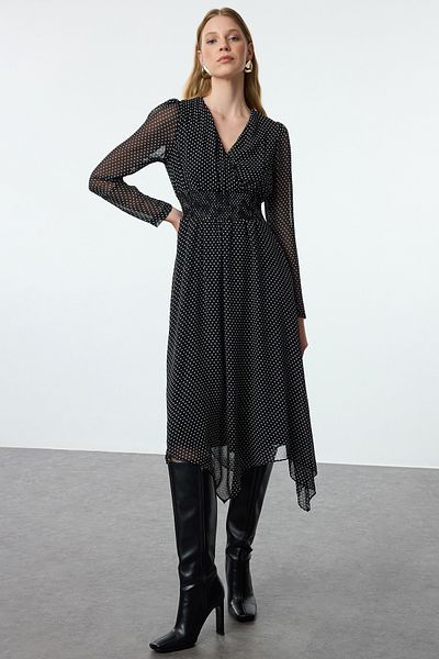Trendyol Collection Černé šifonové šaty s dvojitým límcem – puntíkovaná, kapesníková sukně a podšívka A-line TWOAW25EL00343