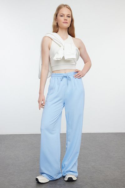 Trendyol Collection Blaue, schmale, gestrickte Sport-Jogginghose mit weitem Bein TWOAW22EA0053
