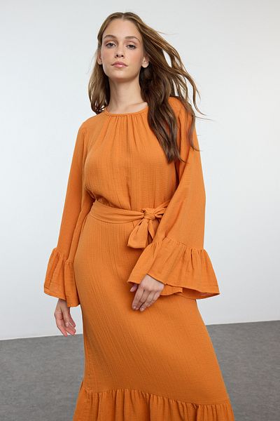 Trendyol Modest Musselinkleid mit gerüschtem Kachelrock - TCTSS24EB00255