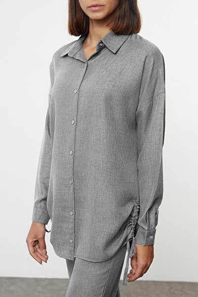 Edit by Trendyol Σετ λινό λουκ σε γκρι επάνω και κάτω μέρος - Λεπτομερές κορδόνι σχεδίασης TEDAW25US00006