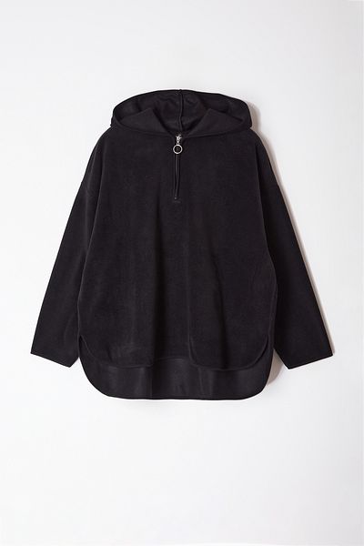 Trendyol Curve Schwarzes, übergroßes, gestricktes Plus-Size-Sweatshirt aus dickem Fleece mit Kapuze und Reißverschluss TBBAW25AO00030