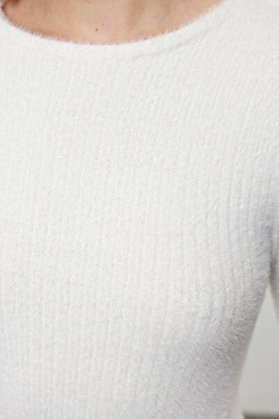 Trendyol Collection Ecru Feather Basic Knitwear Svetr - TWOAW25KZ00198