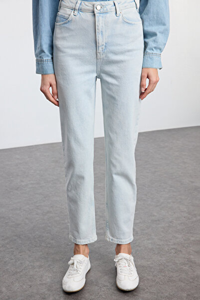 Trendyol Collection Ψηλόμεσο ανοιχτό μπλε Slim Mom Jeans - TWOAW25JE00143