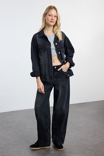 Trendyol Collection Oversize'owa czarna kurtka jeansowa - kieszenie, TWOAW25CE00051