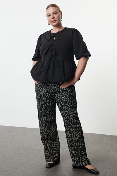 Trendyol Curve Schwarze Bluse mit Schleife für Damen in Übergröße - Tbbaw25af00021