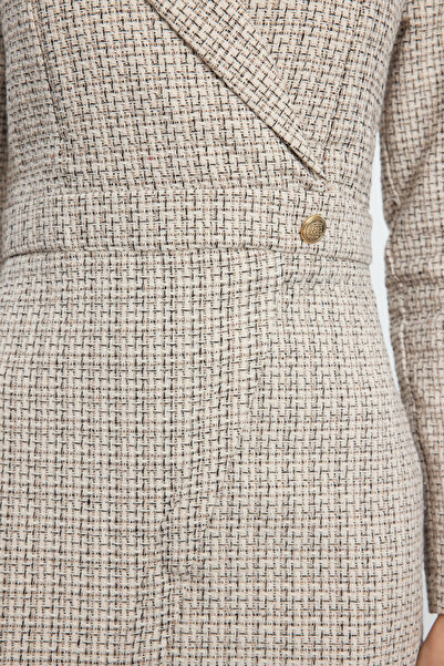 Trendyol Collection Μπεζ καρό καρό υφαντό φόρεμα - TWOAW24EL00339