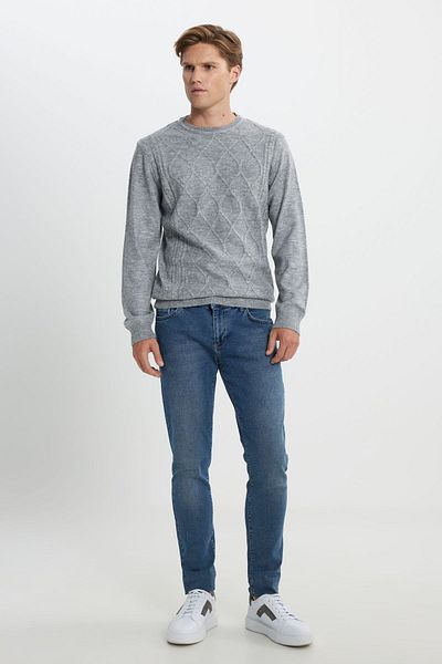 ALTINYILDIZ CLASSICS Graumelierter Herrenpullover mit Standard-Passform und normalem Schnitt und Rundhalsausschnitt mit Rüschen und weicher Struktur