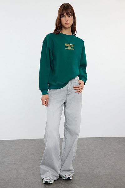 Trendyol Collection Fleece Emerald Green Slogan Silná vnitřní pletená mikina s potiskem - Twoaw25Sw00118