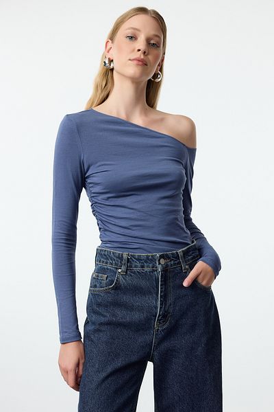Trendyol Collection Εύκαμπτη βαμβακερή μπλούζα Indigo - Λαιμόκαυμα, κορδόνι έξω από τον ώμο, Εφαρμοσμένη TWOAW24BZ00107