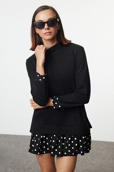 Trendyol Collection Černý límec se stojáčkem v Soluni Puntíkaté mini pletené šaty Twoaw25El00282