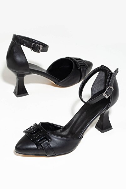 GULT Γυναικεία παπούτσια με λεπτό τακούνι και αγκράφα σε μαύρο χρώμα