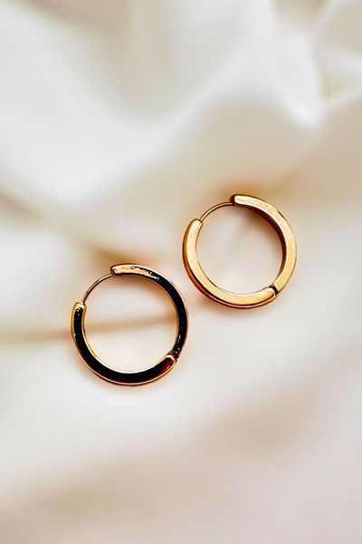 PETEK AKSESUAR Metal Hoop Earrings - Stylish Design