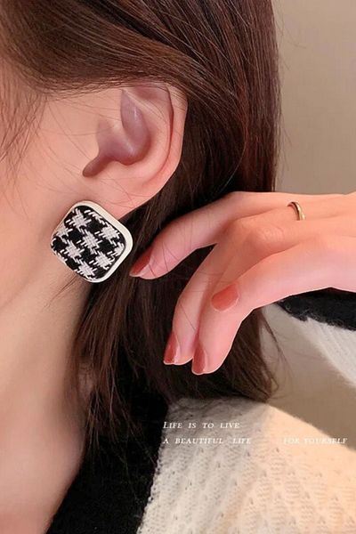 PETEK AKSESUAR FRENCH SQUARE DESIGN DROPED FABRIC EARRINGS