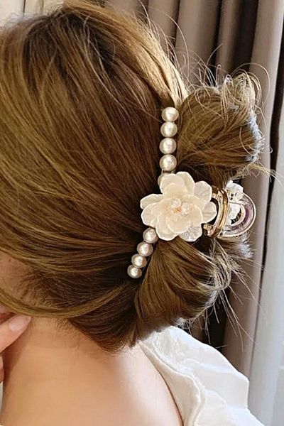 PETEK AKSESUAR White Rose Pearl Latch Clasp