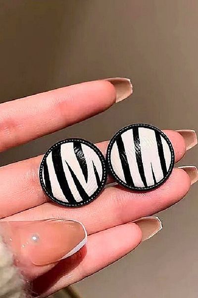 PETEK AKSESUAR Leather Design Zebra Pattern Earrings