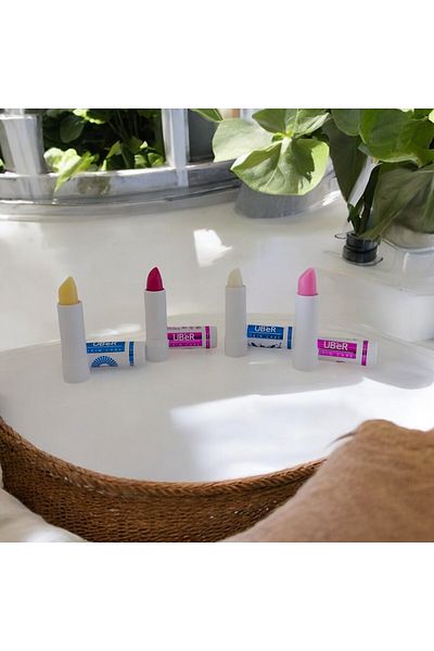 Uber Uber Lip Moisturizer Lip Strawberry - Vit E - Crochet - Spf 15 (4 Pieces)