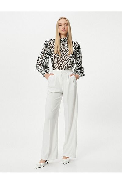 Koton Chiffonbluse mit Leopardenmuster, Stehkragen und Ballonärmeln